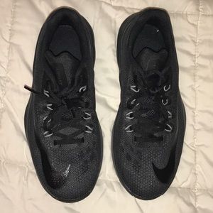 Black nike air max shoes